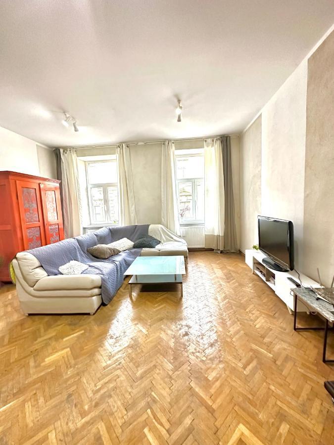 Charming Apartament City Center Timisoara Bagian luar foto