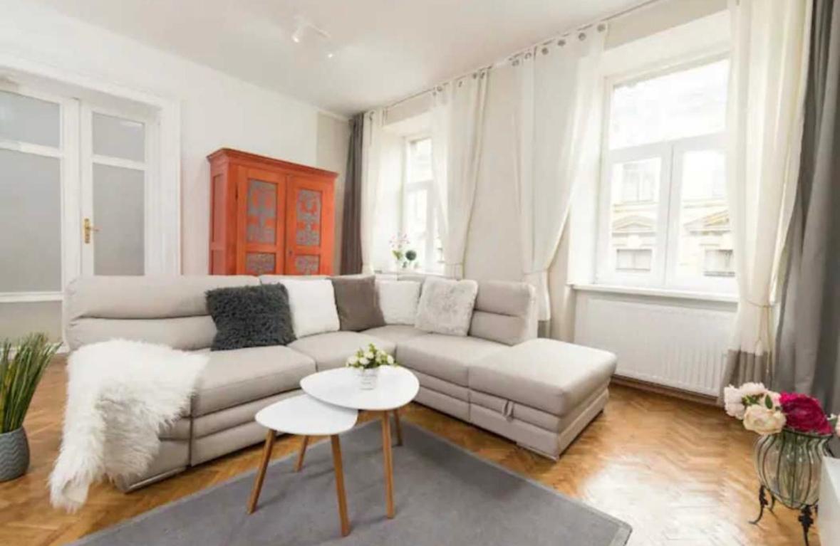 Charming Apartament City Center Timisoara Bagian luar foto